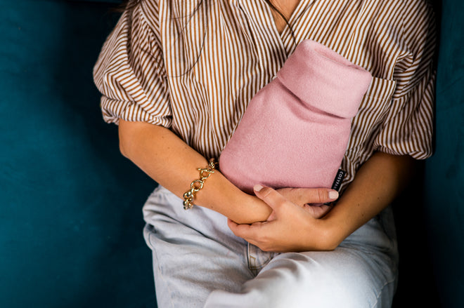 Mini housse en coton rose et bouillotte en caoutchouc naturel